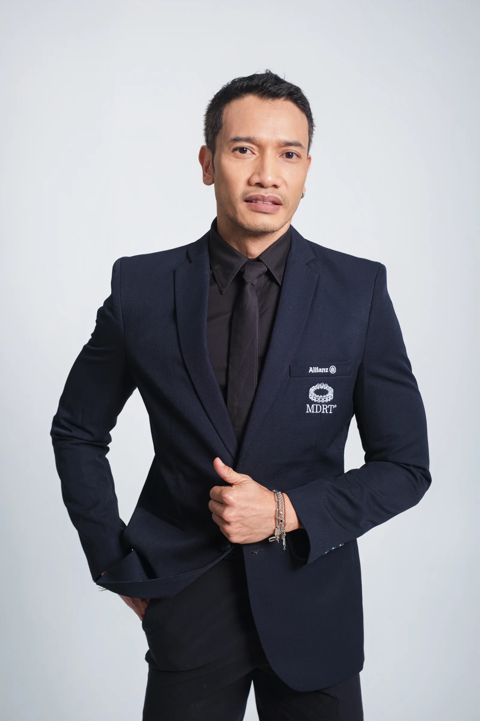 Gusti Arya, Allianz MDRT financial consultant, studio portrait